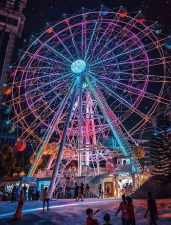 Giant Ferris Wheel